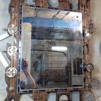 Амперметр на деревянной рамке зеркала