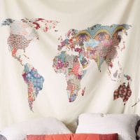 Карта мира из разноцветных лоскутков