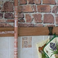 Роспись трубы на кухне частного дома