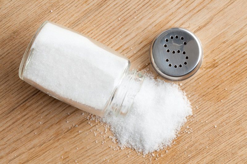 очищение дома солью